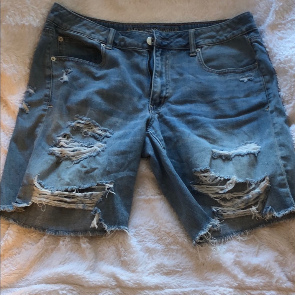 Distressed Bermuda shorts